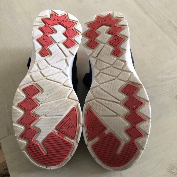 VIONIC WOMENS Size 8.5 Brisk Ema Sneakers - Picture 9 of 10